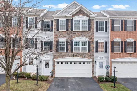 259 Grace Manor Dr, Coraopolis, PA 15108