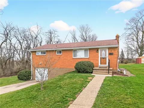 14 N Rolling Hills Ave, Irwin, PA 15642