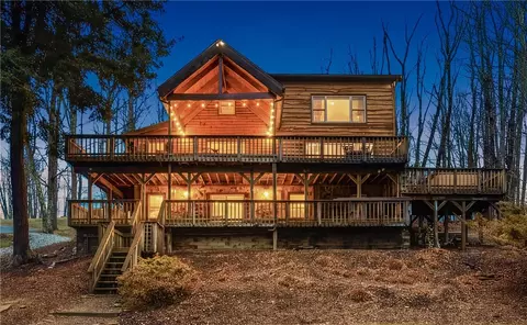 1697 Peninsula Dr, Central City, PA 15926