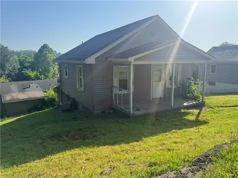 112 Wide St, Houston, PA 15342