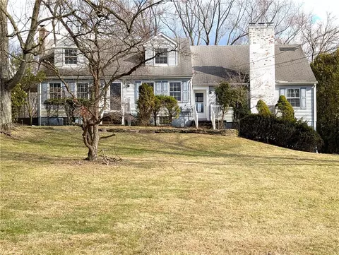 2139 Northwest Dr, Irwin, PA 15642