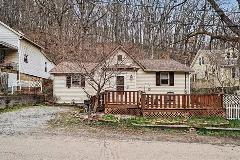 246 Hickory St, Mckees Rocks, PA 15136