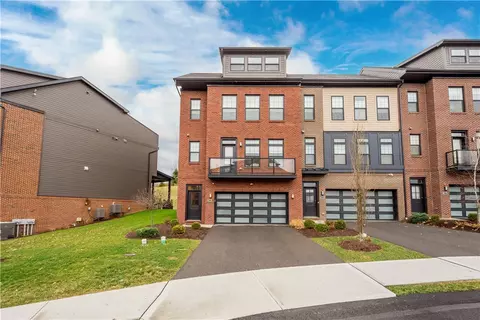 423 Magnolia Dr, Venetia, PA 15367