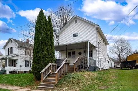 618 Riverside Ave, Grove City, PA 16127
