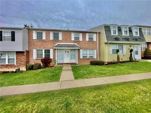604 Countryside Dr, Mckees Rocks, PA 15136
