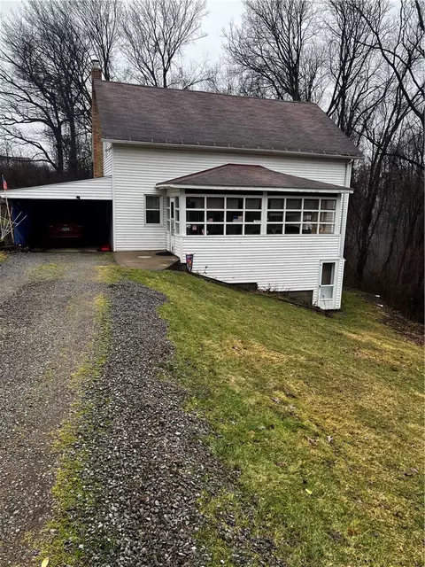 108 Pfeifer Rd, Harmony, PA 16037