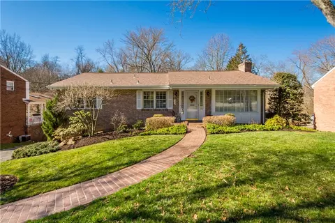 2611 Autumnwood Dr, Glenshaw, PA 15116