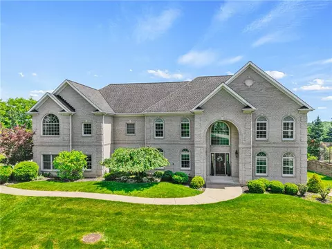 711 Parkview Dr, Gibsonia, PA 15044