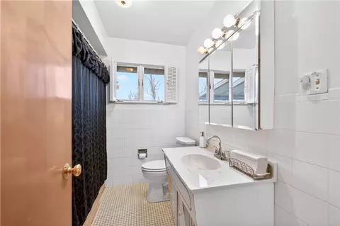 Bath - 315 Wright St, Monessen, PA 15062 photo 1 of 2