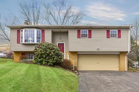 404 Mecklem Ln, Ellwood City, PA 16117