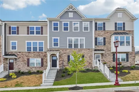 414 Nolan Cir, Cranberry Township, PA 16066