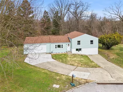 1049 Biscayne Dr, Hermitage, PA 16148