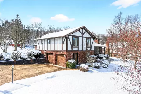 16 Ridgewood Dr, Mcdonald, PA 15057