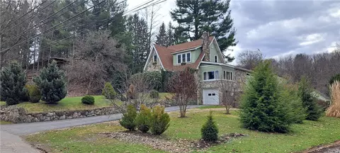 1065 E Mahoning St, Punxsutawney, PA 15767