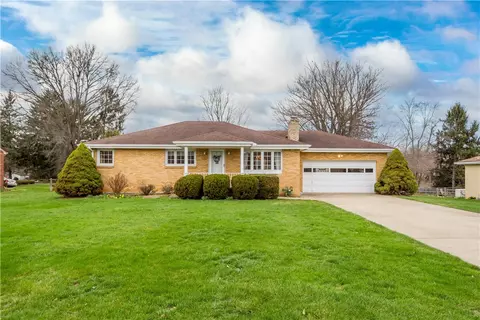 9 Freedom Dr S, Bridgeville, PA 15017