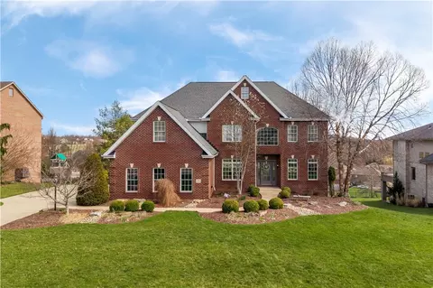 208 Farmington Dr, Venetia, PA 15367