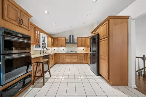 Kitchen - 4948 Simmons Cir, Export, PA 15632 photo 3 of 5