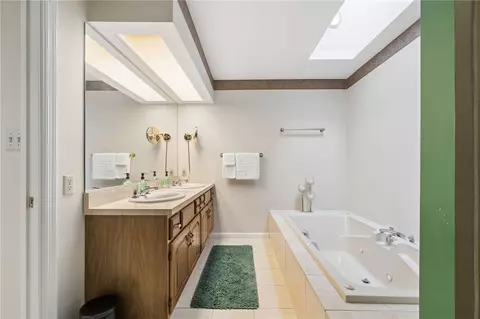 Bath - 4948 Simmons Cir, Export, PA 15632 photo 2 of 4