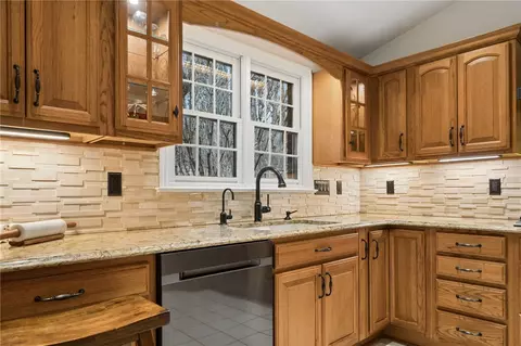 Kitchen - 4948 Simmons Cir, Export, PA 15632 photo 4 of 5