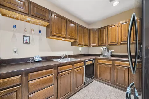 Kitchen - 4948 Simmons Cir, Export, PA 15632 photo 5 of 5