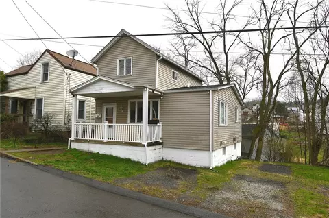17 Dean St, Carnegie, PA 15106