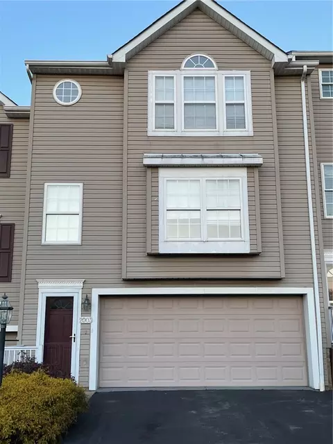 2003 Trail Side Ct, Jeannette, PA 15644