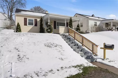 805 Colonial Ave, Monaca, PA 15061