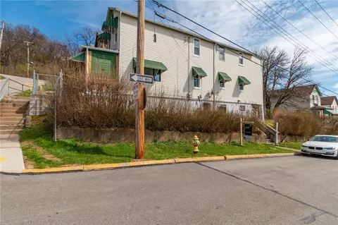 700 6th St, Glassport, PA 15045