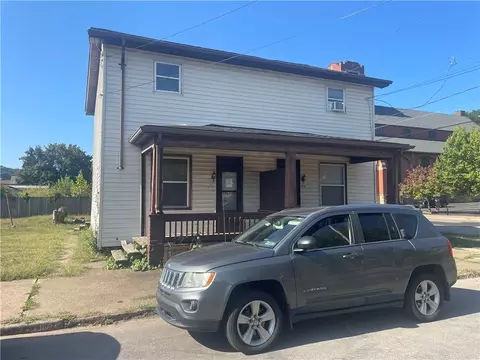 611 6th St, New Brighton, PA 15066