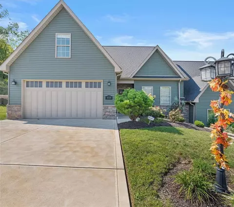 113 Hemingway Ln, Coraopolis, PA 15108