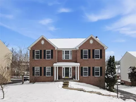 138 Hunters Run Dr, Coraopolis, PA 15108