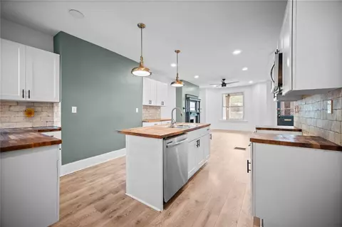 Kitchen - 625 E 9th Ave, Munhall, PA 15120 photo 2 of 4
