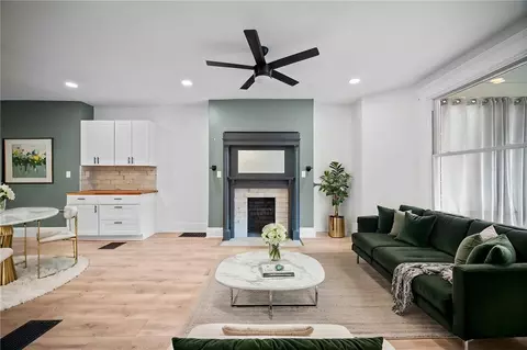 Living - 625 E 9th Ave, Munhall, PA 15120 photo 3 of 9