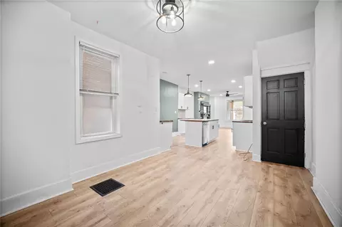 Entry Way - 625 E 9th Ave, Munhall, PA 15120 photo 2 of 5