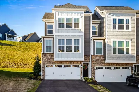 207 Spruce Ln, Canonsburg, PA 15317