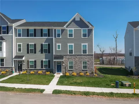 1146 Olivia Dr, Oakdale, PA 15071