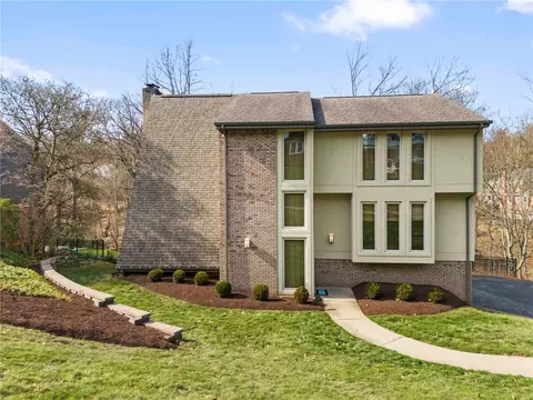 105 Scarborough Ln, Mcmurray, PA 15317