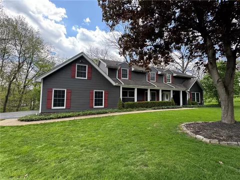2776 Valleyview Dr, New Kensington, PA 15068