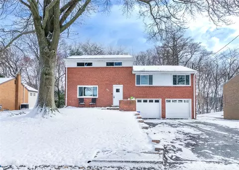 521 Saint Andrews Dr, Greensburg, PA 15601