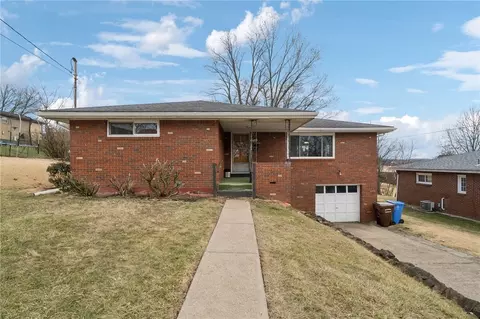 218 Crescent Dr, New Kensington, PA 15068