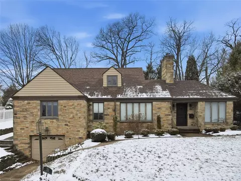 31 Woodland Dr, Pittsburgh, PA 15228