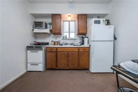 Kitchen - 28 Penn Ave, Irwin, PA 15642 photo 5 of 6