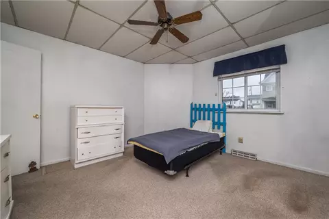 Bedroom - 28 Penn Ave, Irwin, PA 15642 photo 2 of 7