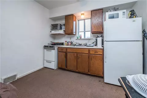 Kitchen - 28 Penn Ave, Irwin, PA 15642 photo 4 of 6