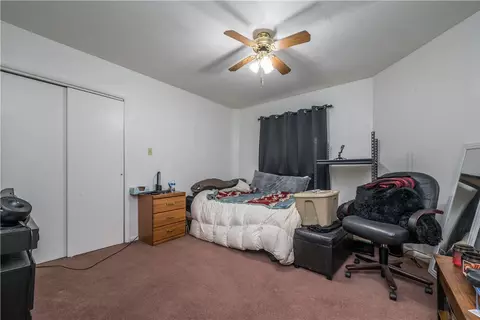 Bedroom - 28 Penn Ave, Irwin, PA 15642 photo 5 of 7