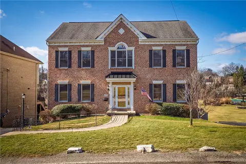 1327 Carnahan Rd, Pittsburgh, PA 15220