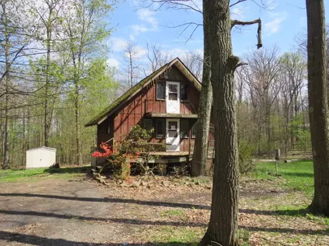 238 Horse Shoe Bend Rd, Acme, PA 15610