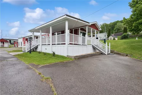 300 Clubhouse Dr, Donegal, PA 15628