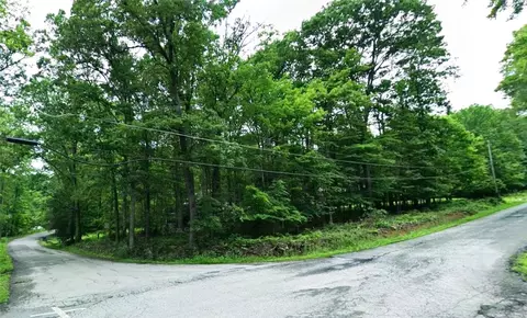 713 Horse Shoe Bend Rd, Acme, PA 15610