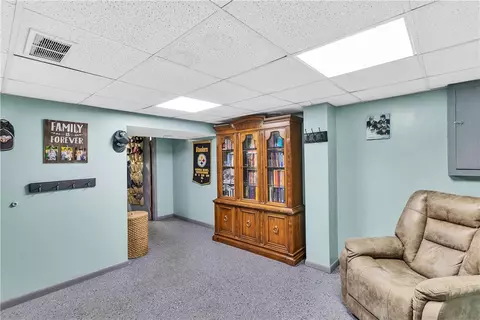 Entry Way - 9 Quail Ct, Export, PA 15632 photo 2 of 2